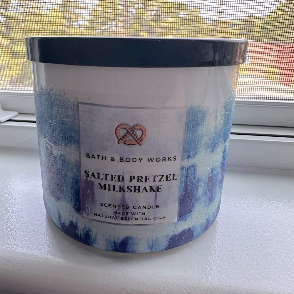 (Final Price)Bath and Body Works Salted Pretzel Milkshake Candle